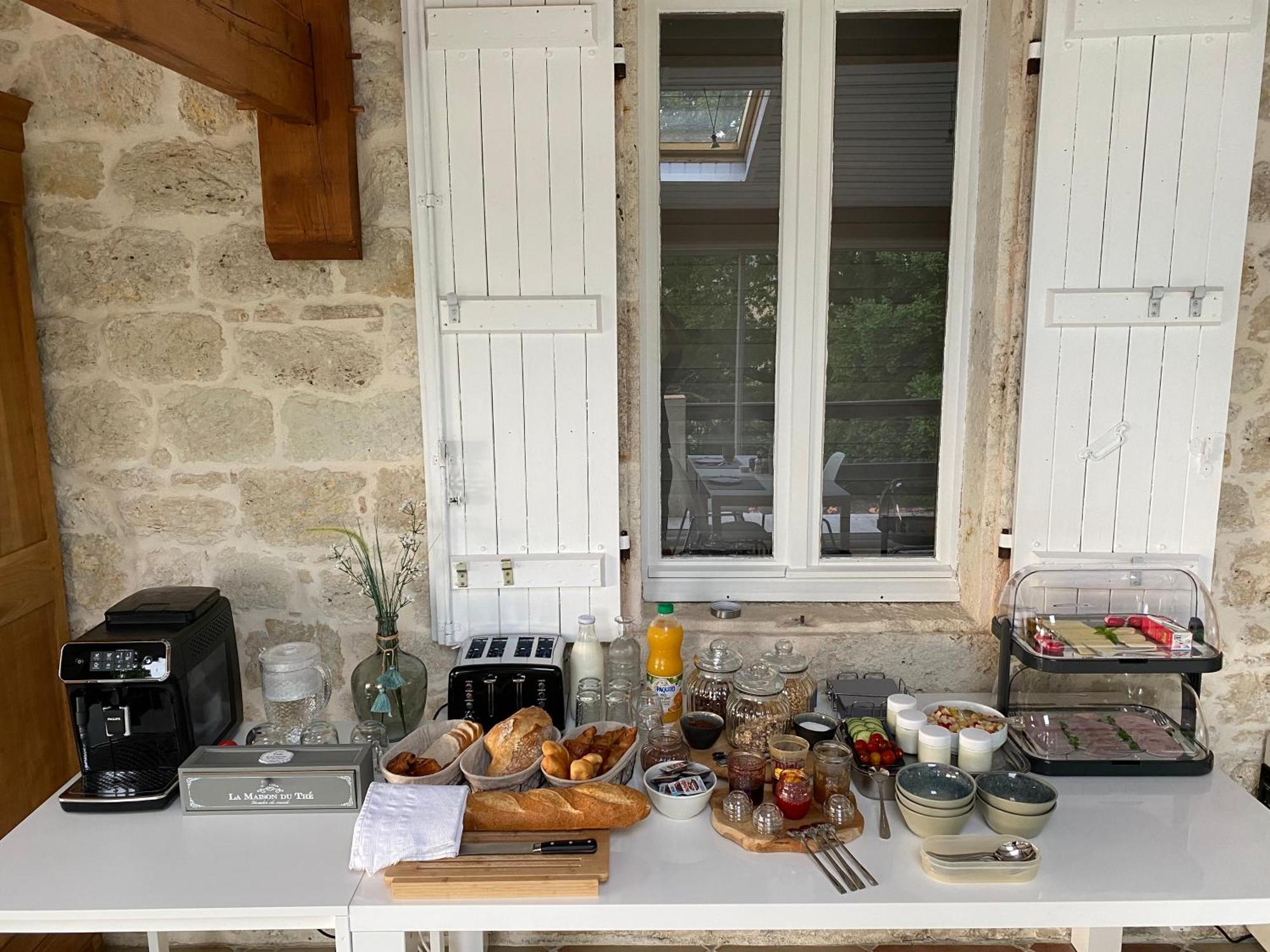 Le Petit Bleu Chambre d'hôtes Bourg-de-Visa Exterior foto